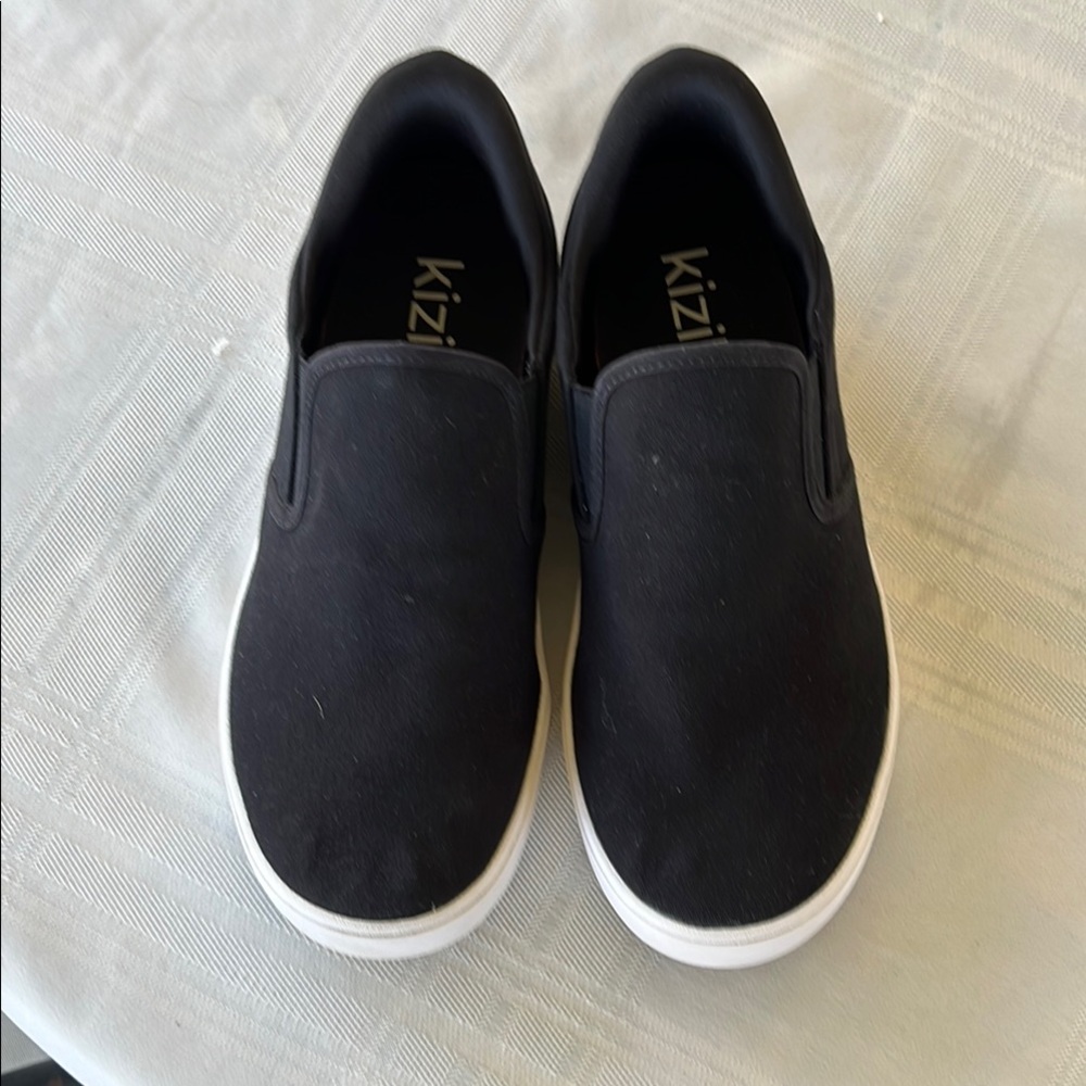 Black Minimalist Slip-On Loafers with Elastic Panels